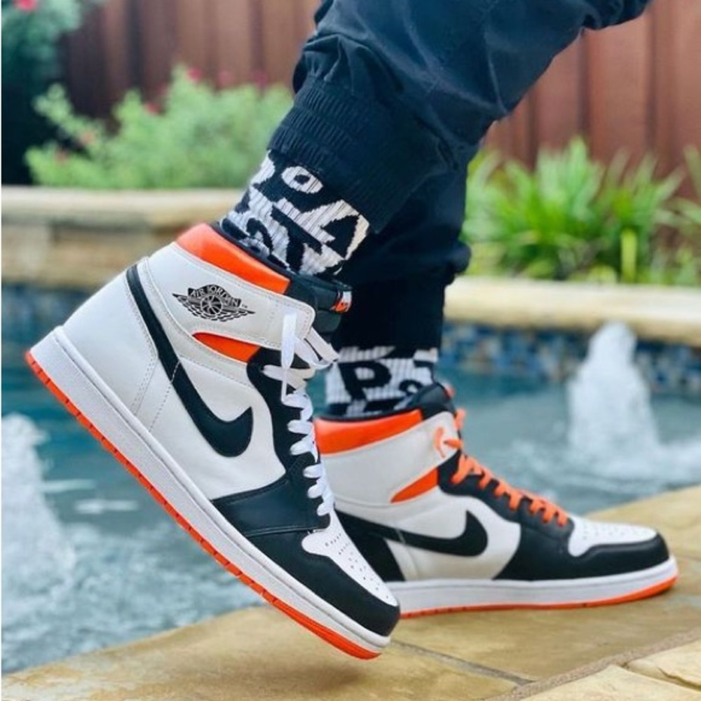 Jordan Youth Air 1 Retro High OG - Picture 16 of 16